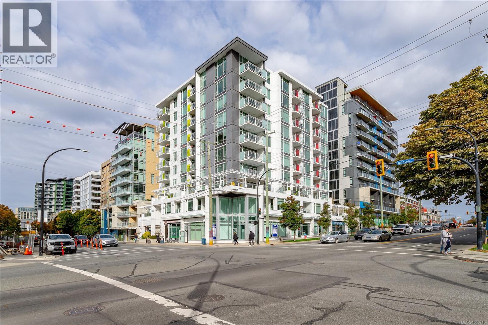 103 1090 Johnson St — 照片 1