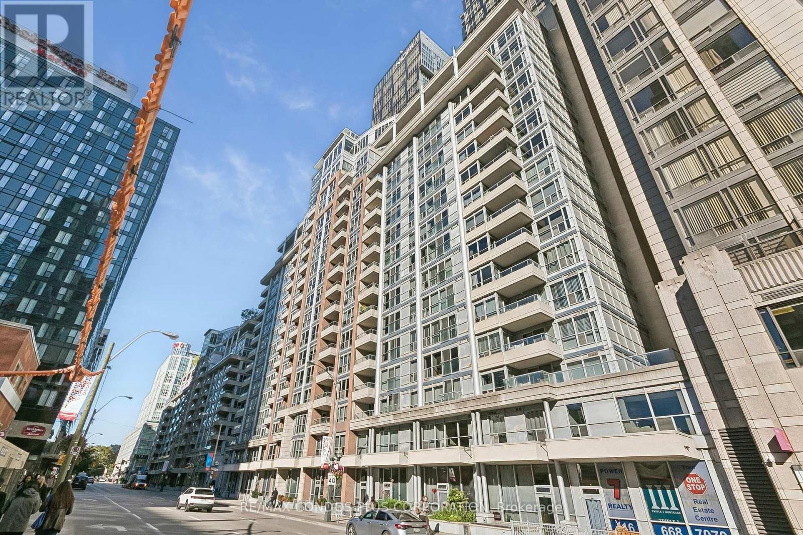 250 Wellington Street West — photo 28