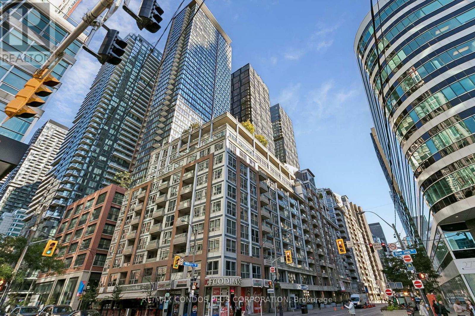 250 Wellington Street West — photo 29