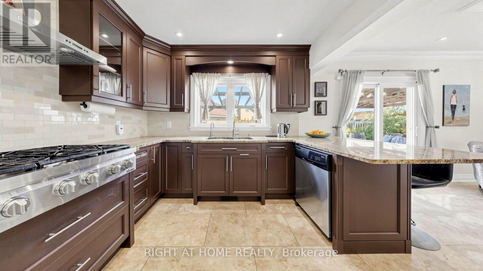 44 Robertson Close, Vaughan, ON photo 17