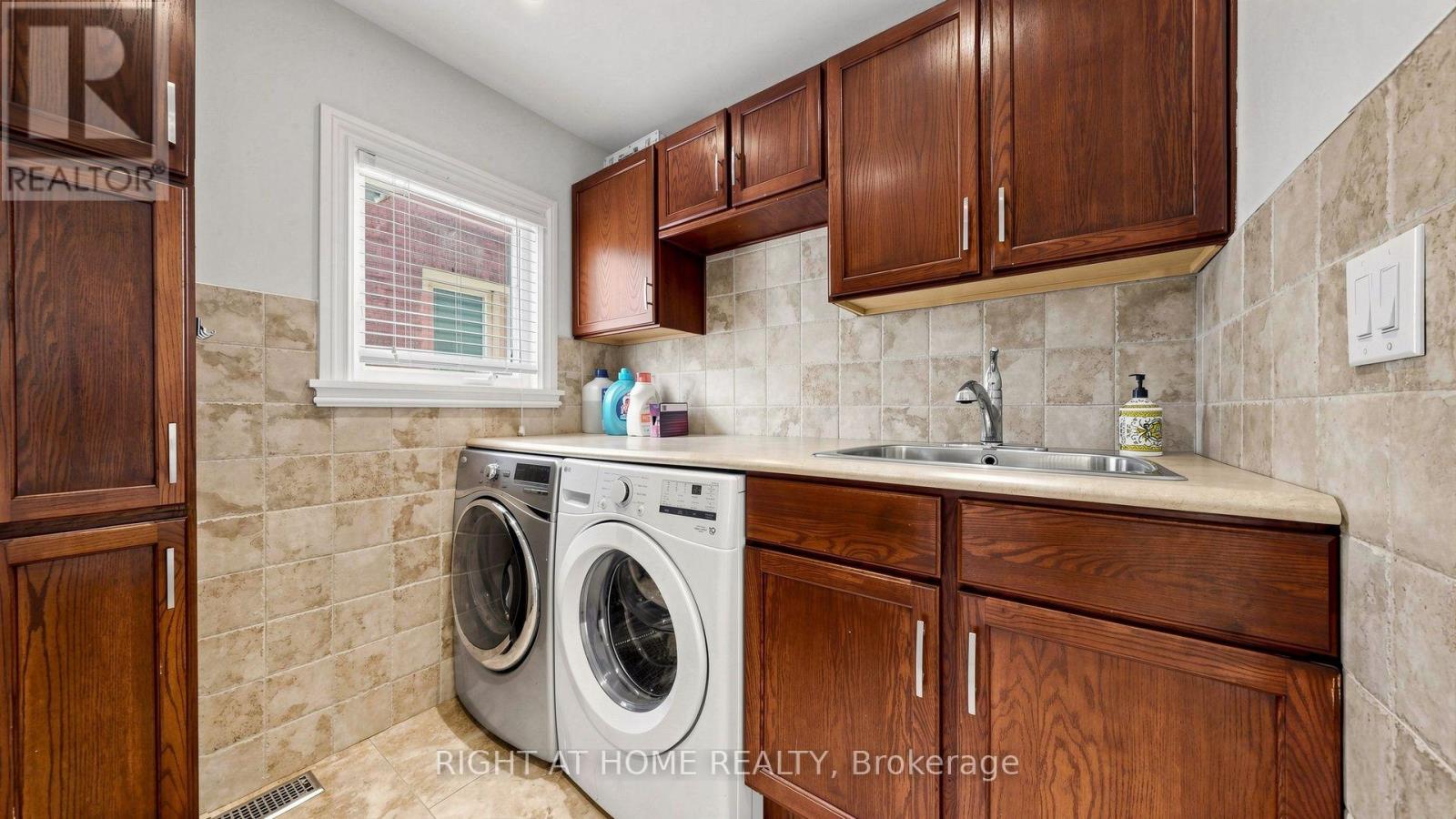 44 Robertson Close, Vaughan, ON photo 20