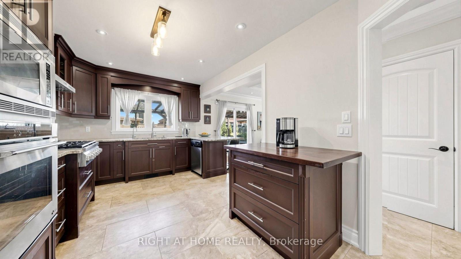 44 Robertson Close, Vaughan, ON photo 18