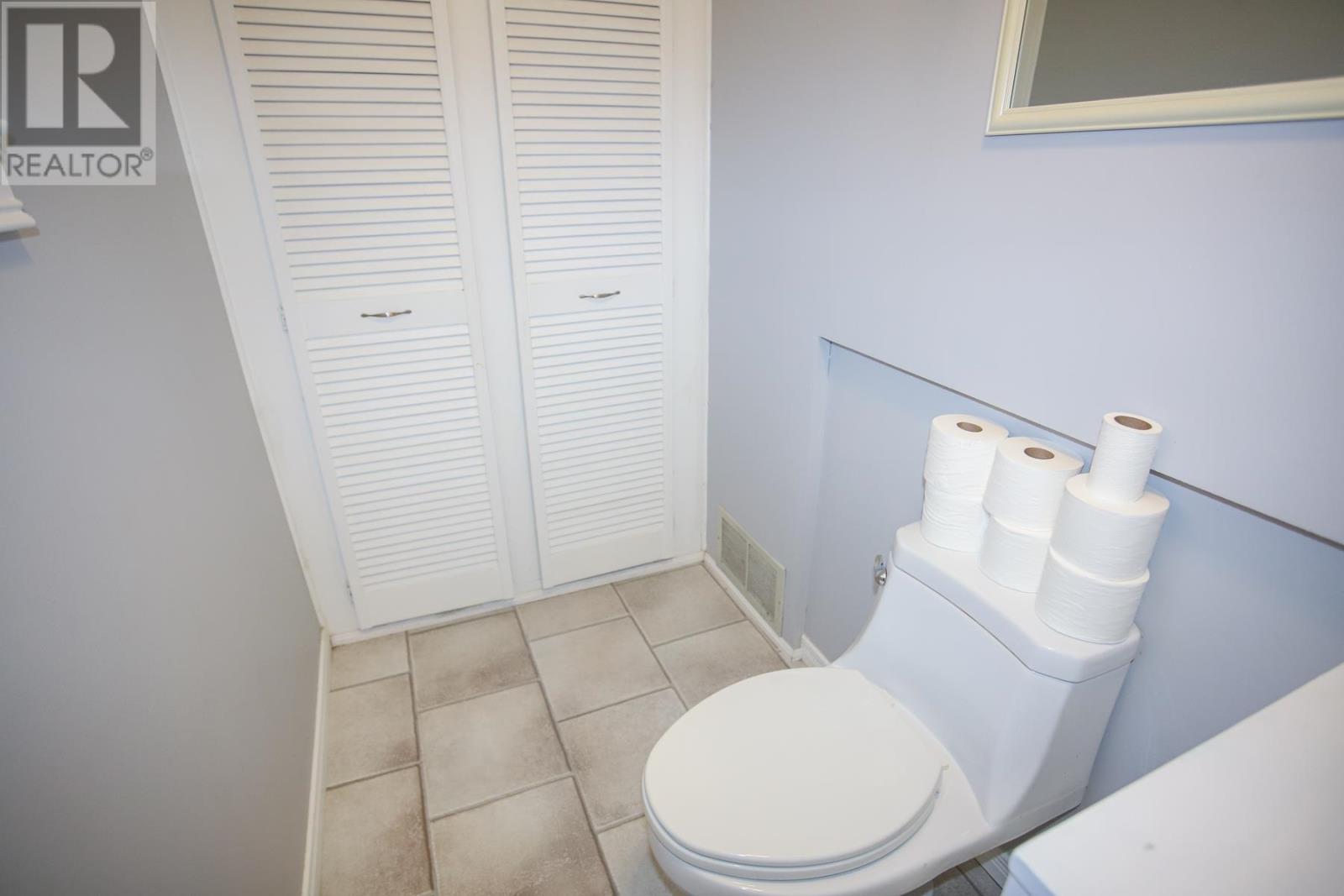 253 St. James ST - 14