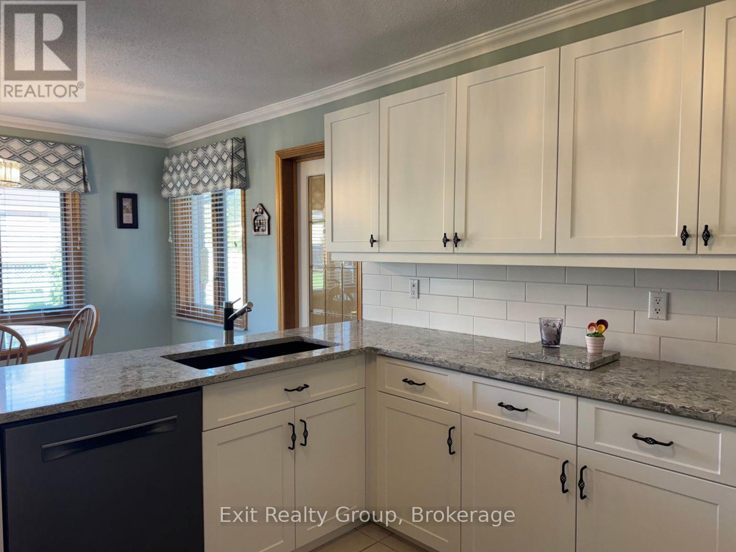 17 BRIDLEWOOD LANE - 16