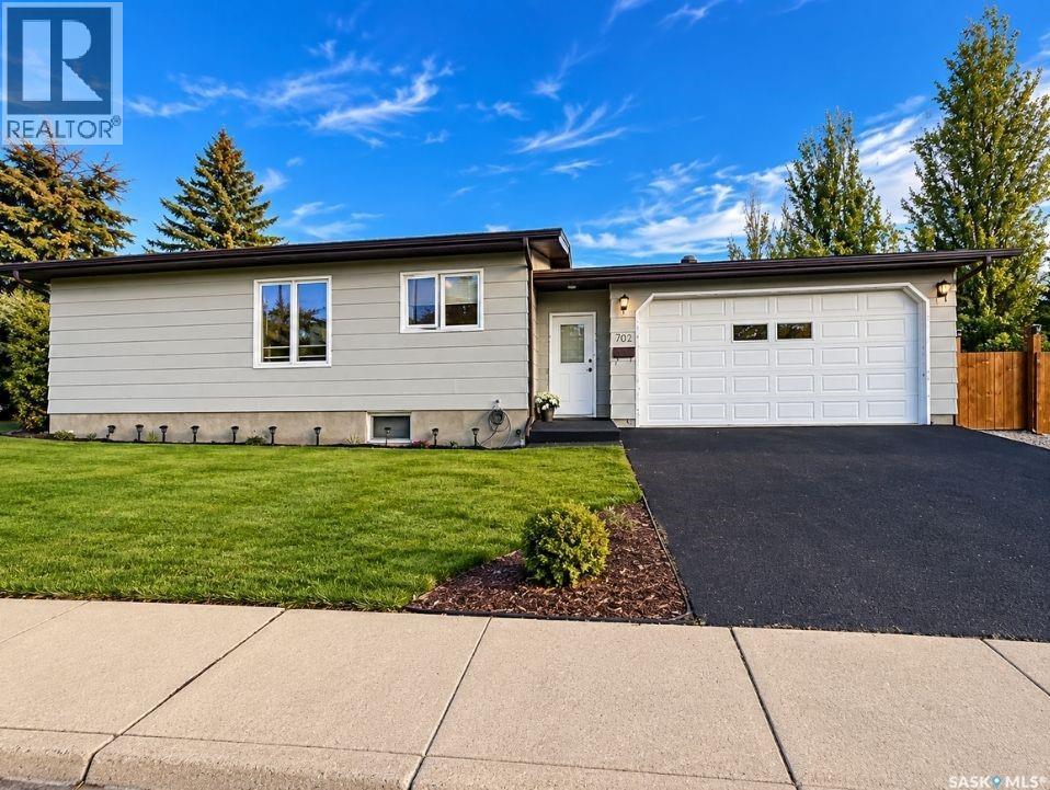 302 Cowie CRESCENT - 1