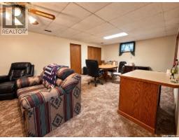 Family room - 302 Cowie Crescent, Swift Current, SK S9H4W7 Photo 9