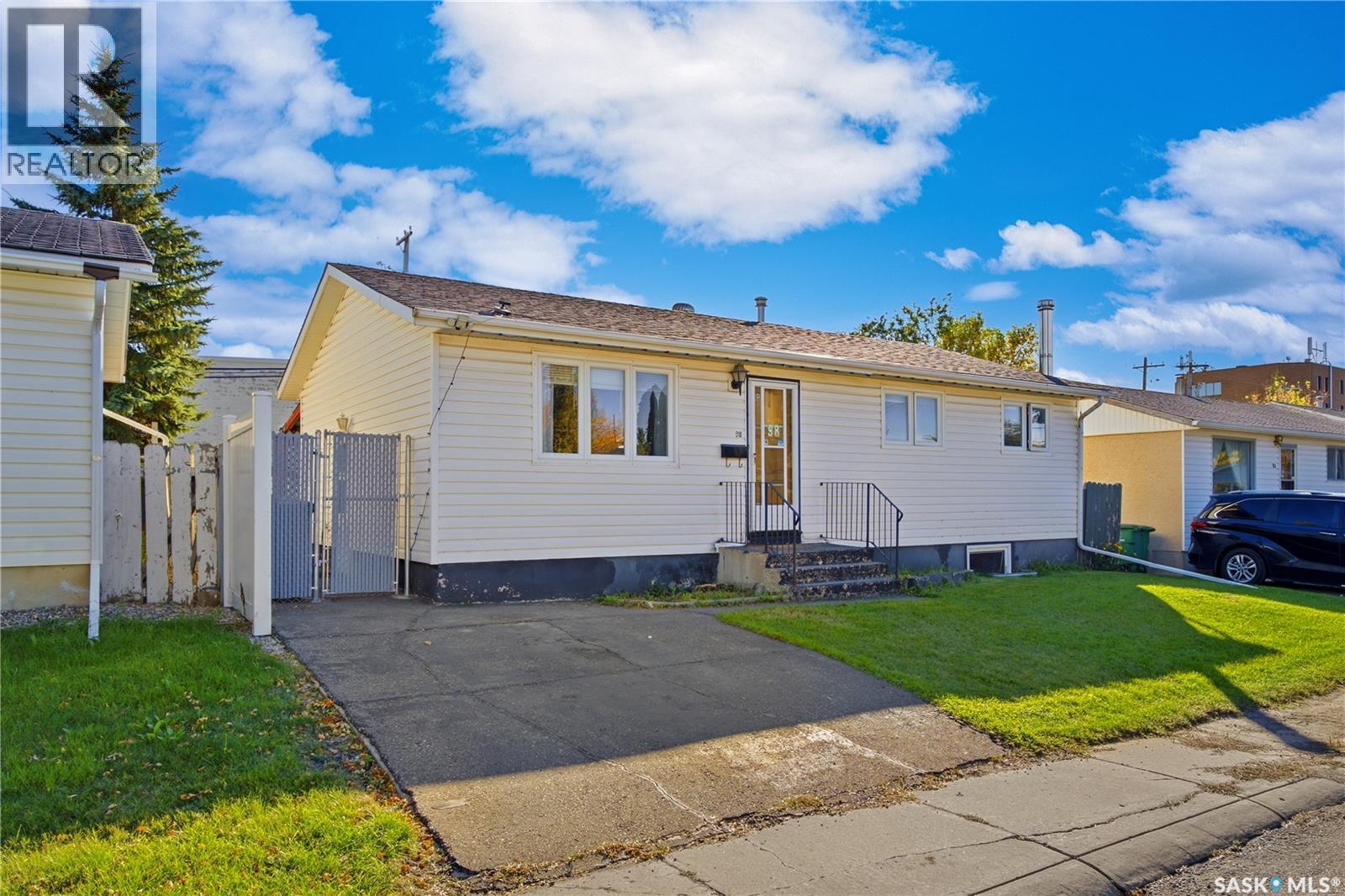 98 Ramsay COURT, Saskatoon — photo 2