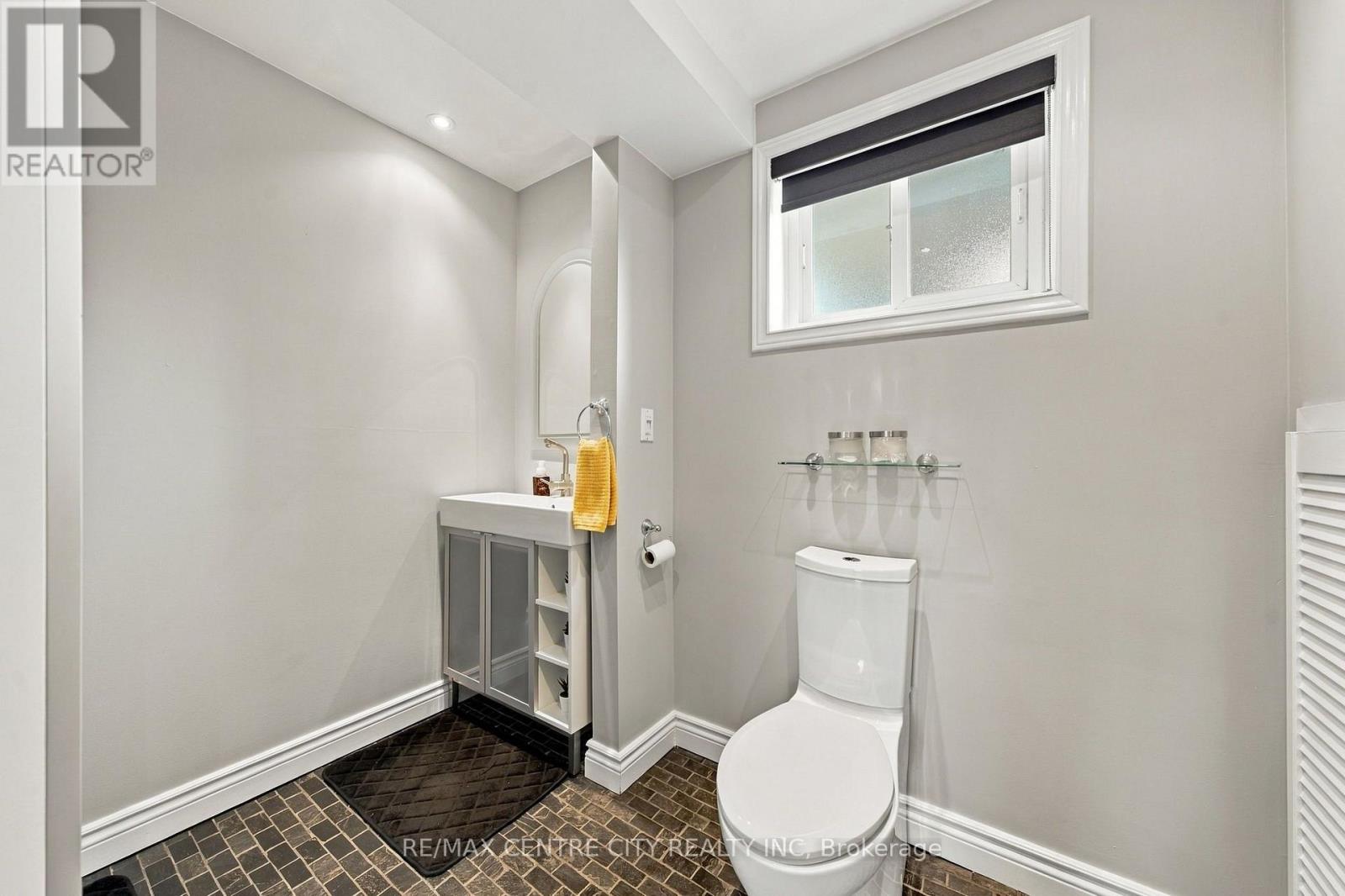 96 TWEED CRESCENT - Image 32