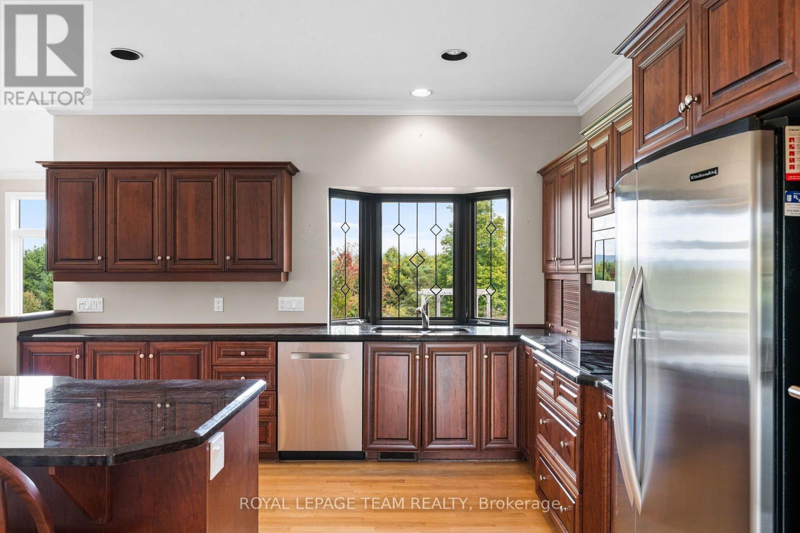 285 PINHEY POINT ROAD - Image 32