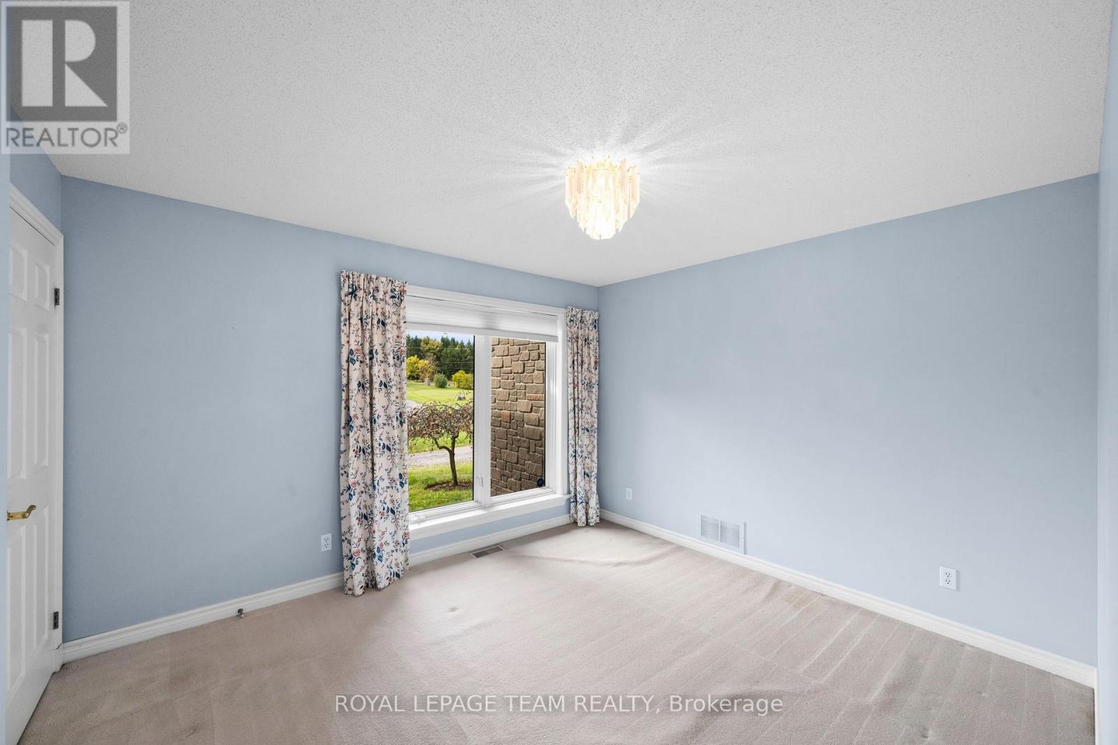 285 PINHEY POINT ROAD - Image 34