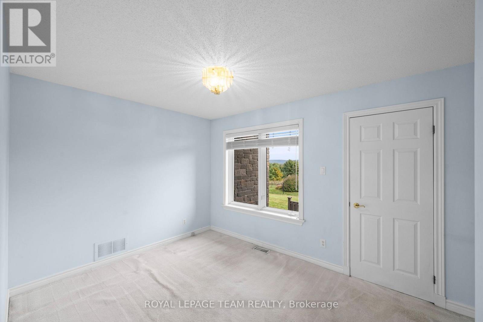 285 PINHEY POINT ROAD - Image 36