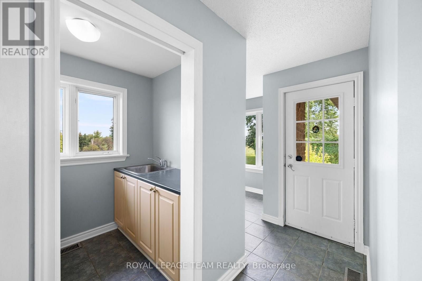 285 PINHEY POINT ROAD - 40