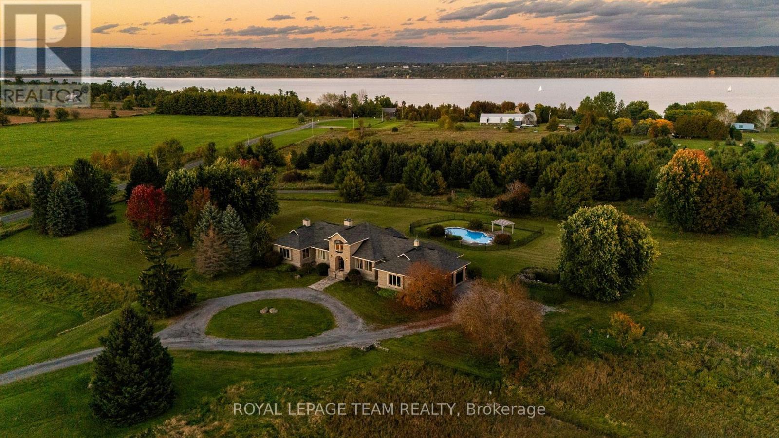 285 PINHEY POINT ROAD - Image 45