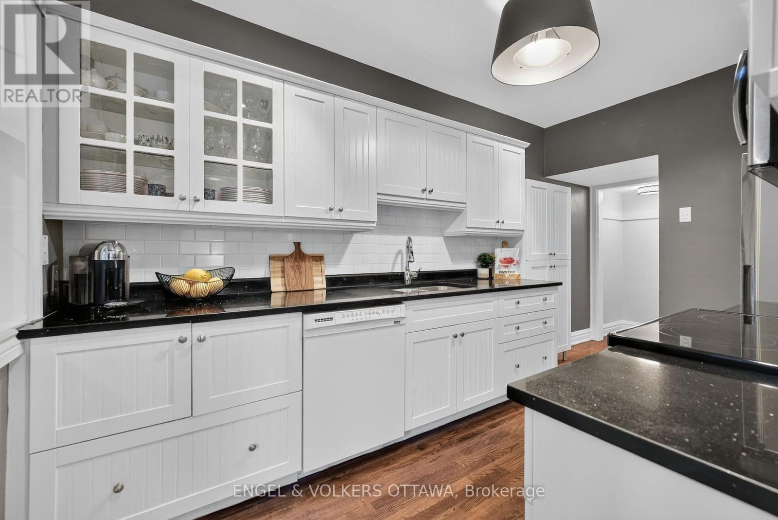 122 RENFREW AVENUE - Image 12