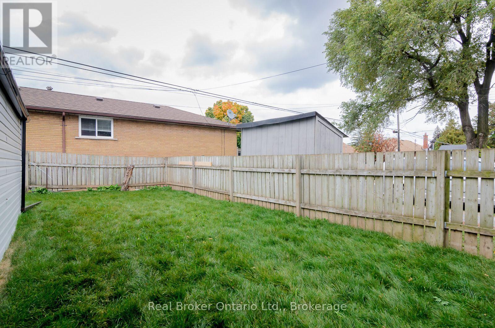 1175 Dunsmure Road — photo 17