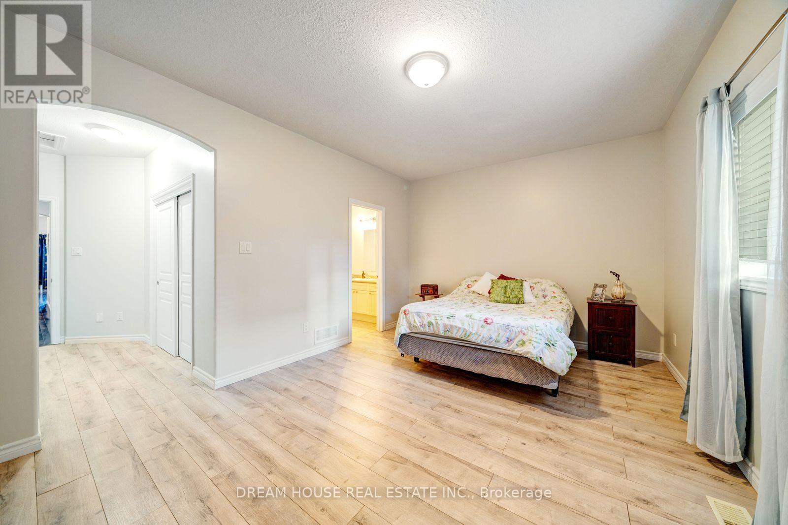 186 FENNING DRIVE - 15