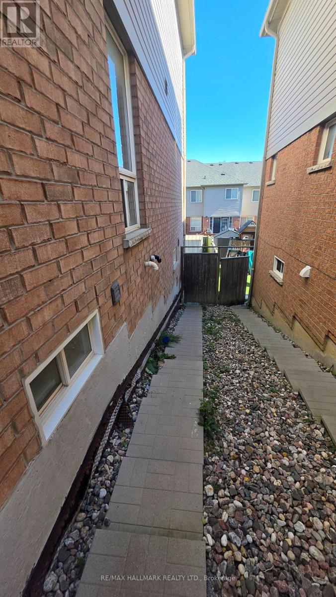 325 Porte Road, Ajax, ON photo 3