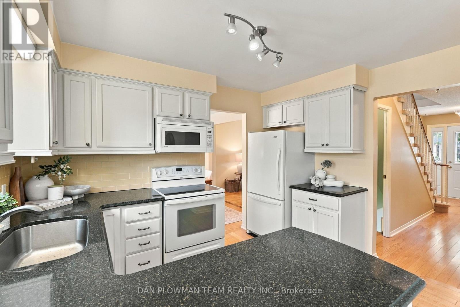 51 ROSALYNNE AVENUE - 13