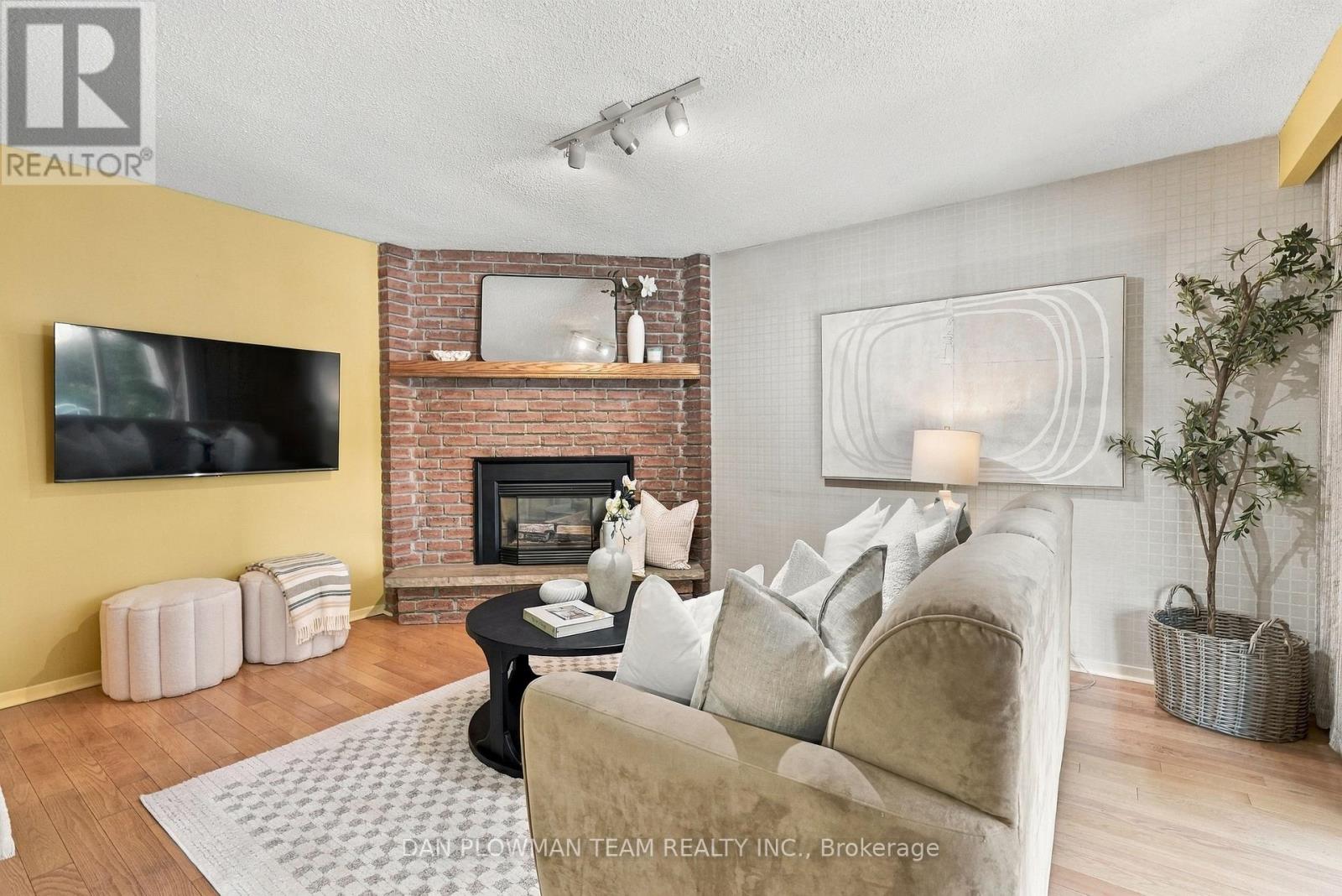 51 ROSALYNNE AVENUE - 17