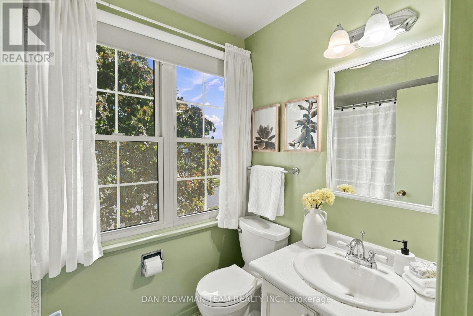 51 ROSALYNNE AVENUE - 23