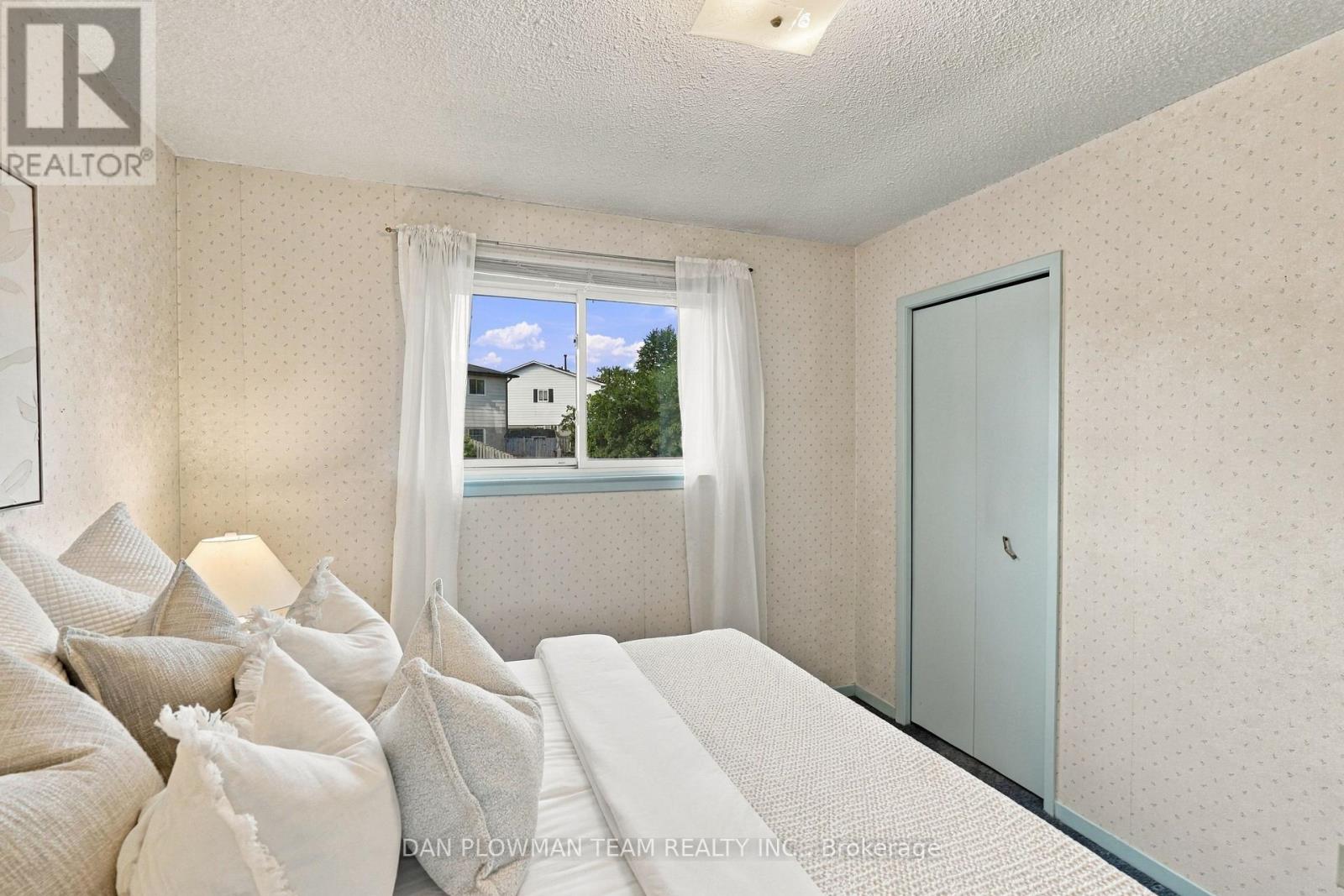 51 ROSALYNNE AVENUE - 35