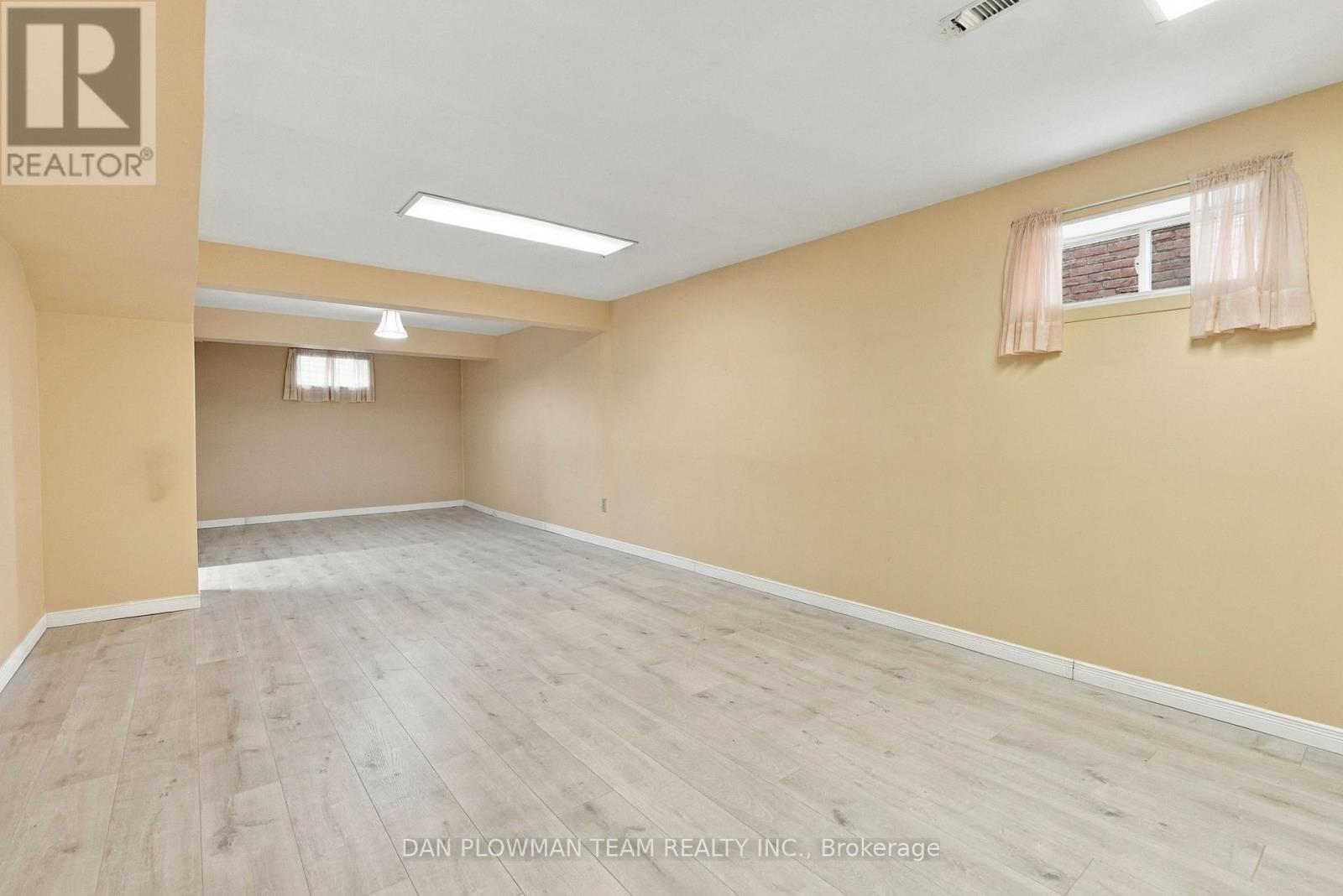 51 ROSALYNNE AVENUE - 37