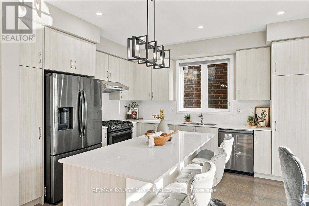 520 CORONATION ROAD - 11