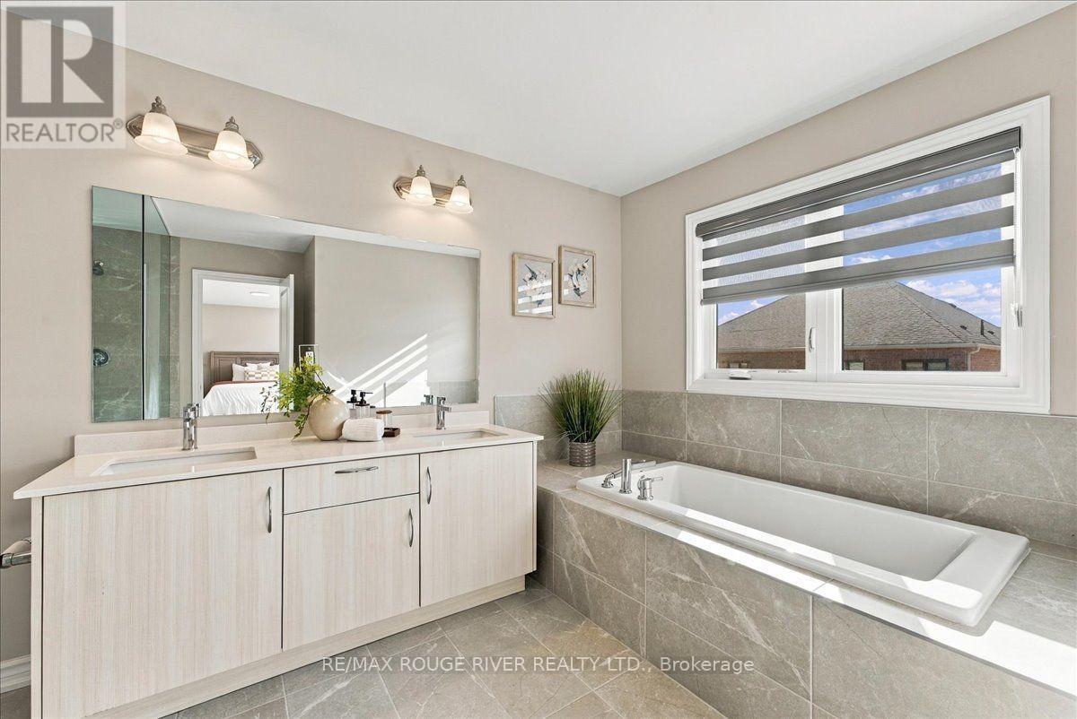 520 CORONATION ROAD - 24
