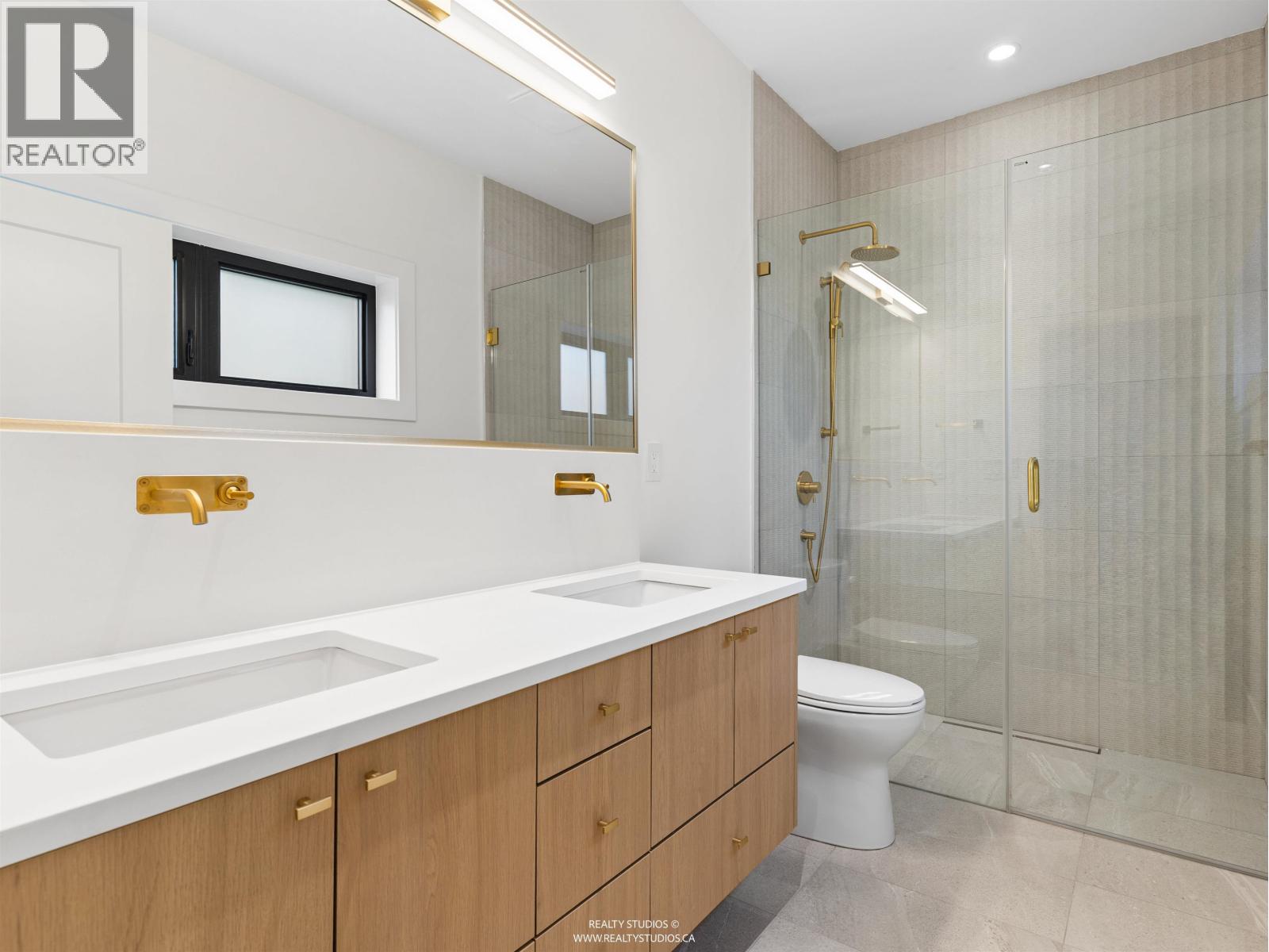 Photo of 1 878 E 37TH AVENUE 23