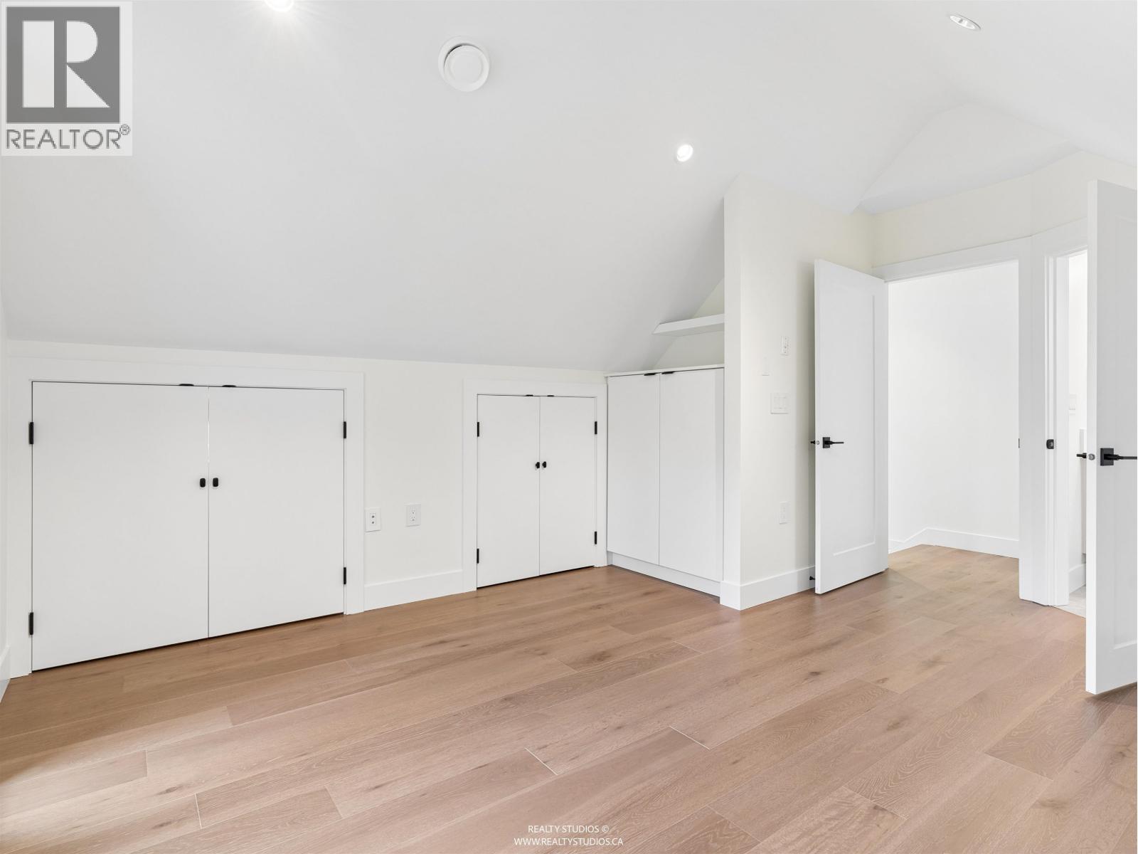 Photo of 1 878 E 37TH AVENUE 27