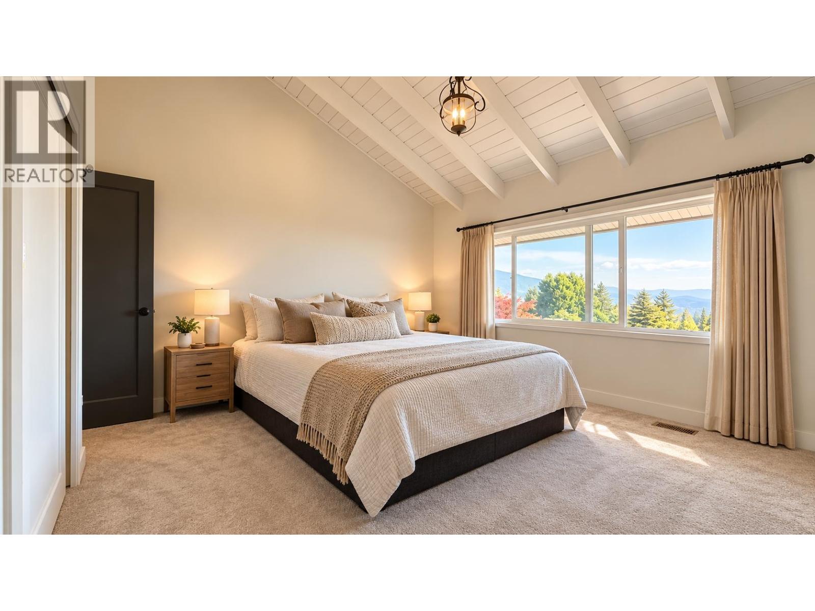 1098 HILLSIDE ROAD, West Vancouver