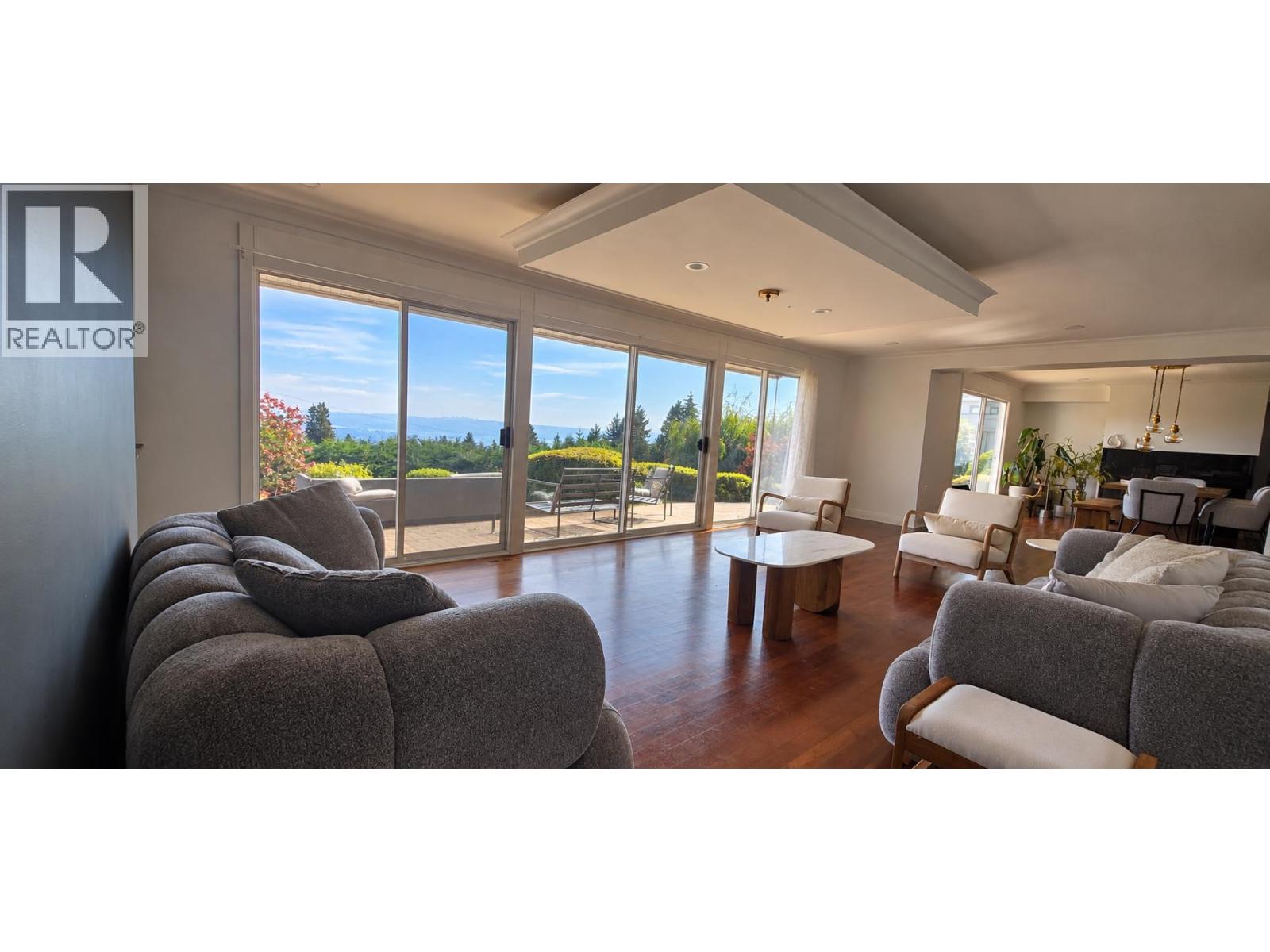 1098 HILLSIDE ROAD, West Vancouver