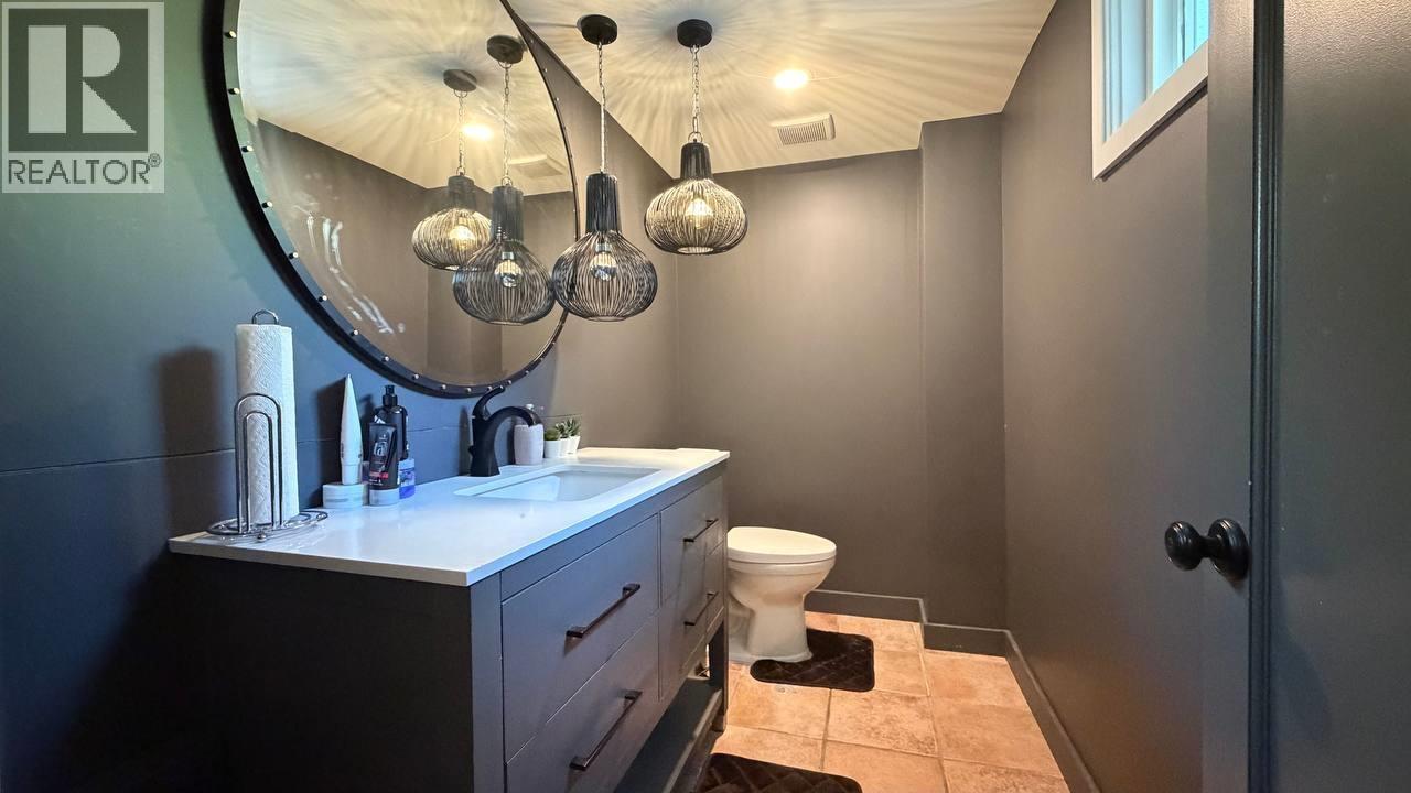1098 HILLSIDE ROAD, West Vancouver