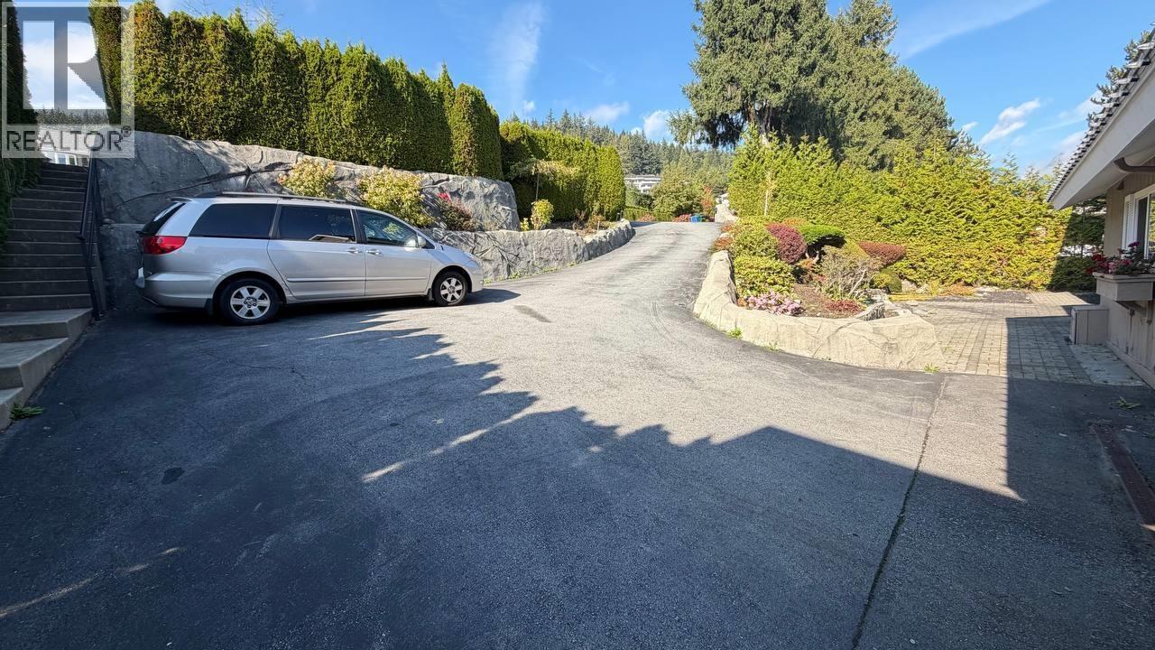 1098 HILLSIDE ROAD, West Vancouver