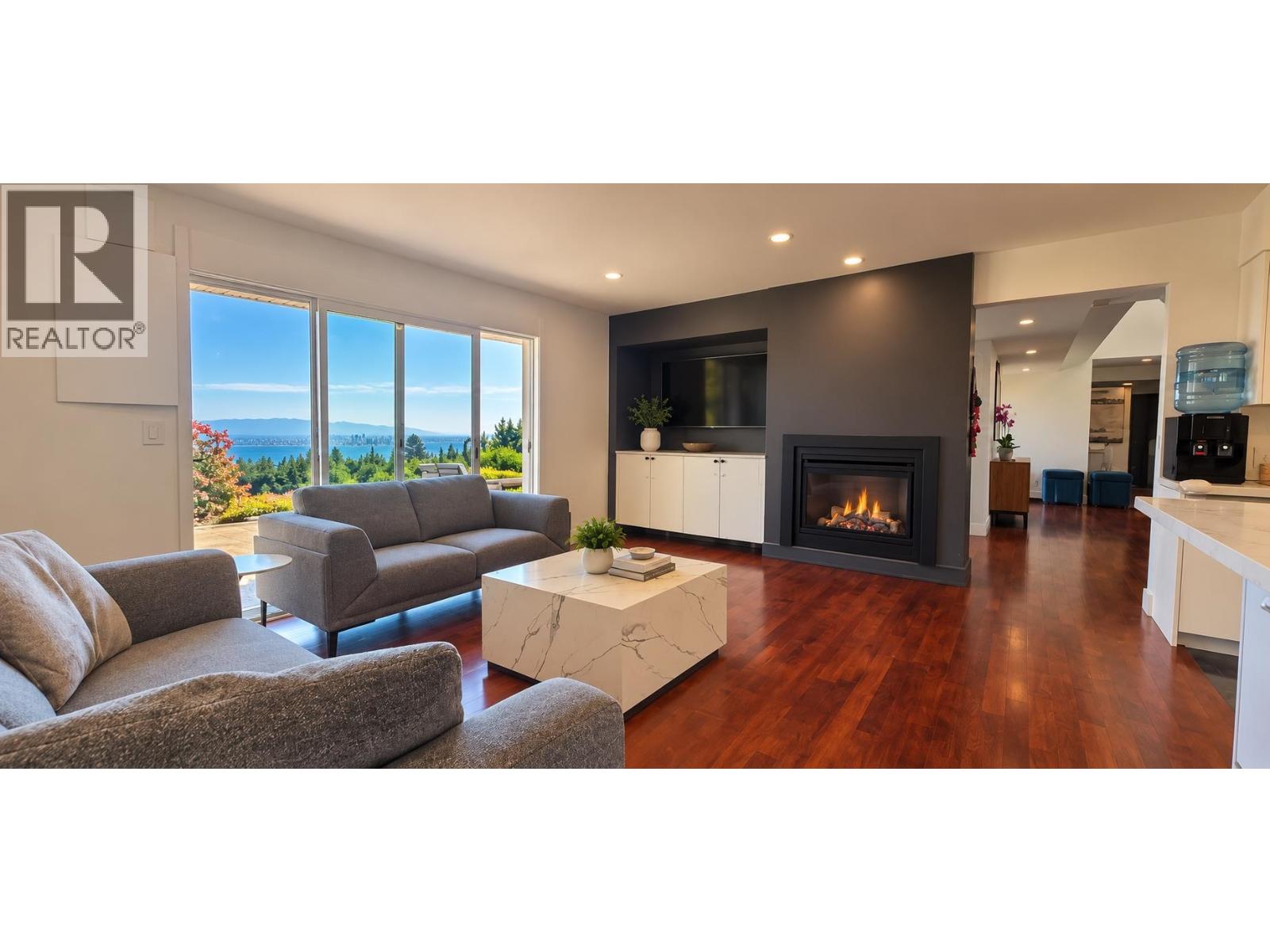 1098 HILLSIDE ROAD, West Vancouver