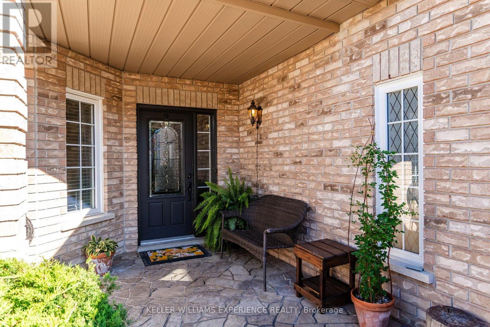 56 Silver Trail, Barrie, ON photo 4