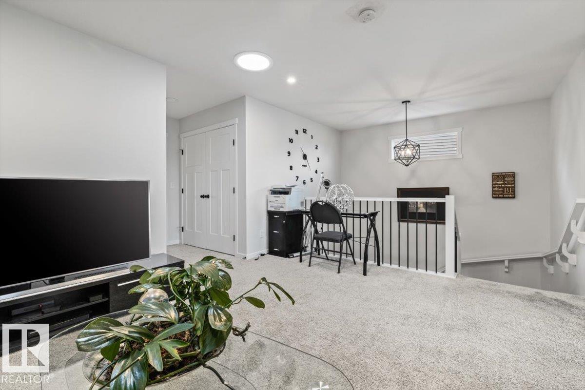 2635 200 Street NW, The Uplands — photo 23 of 30: Property photo