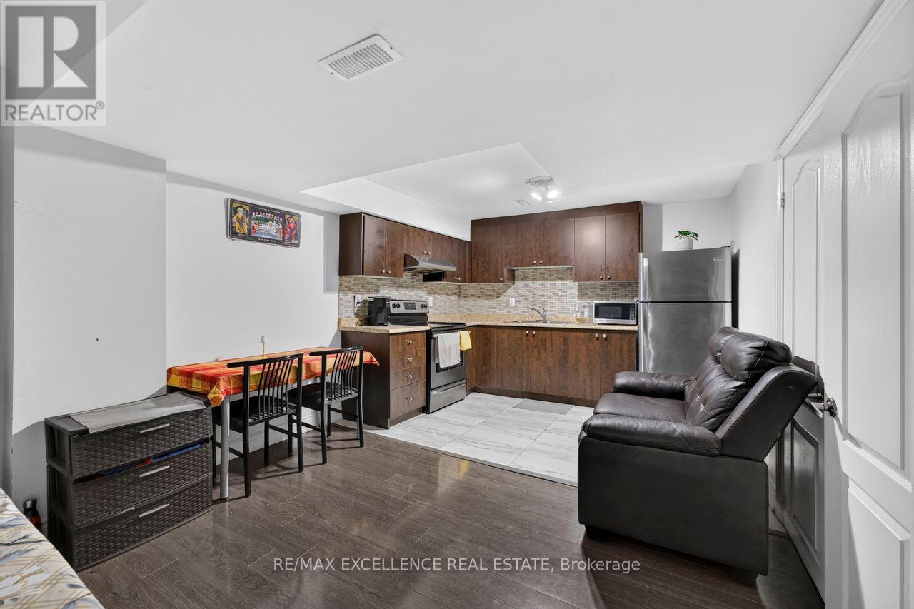 451 BRISDALE DRIVE - 31