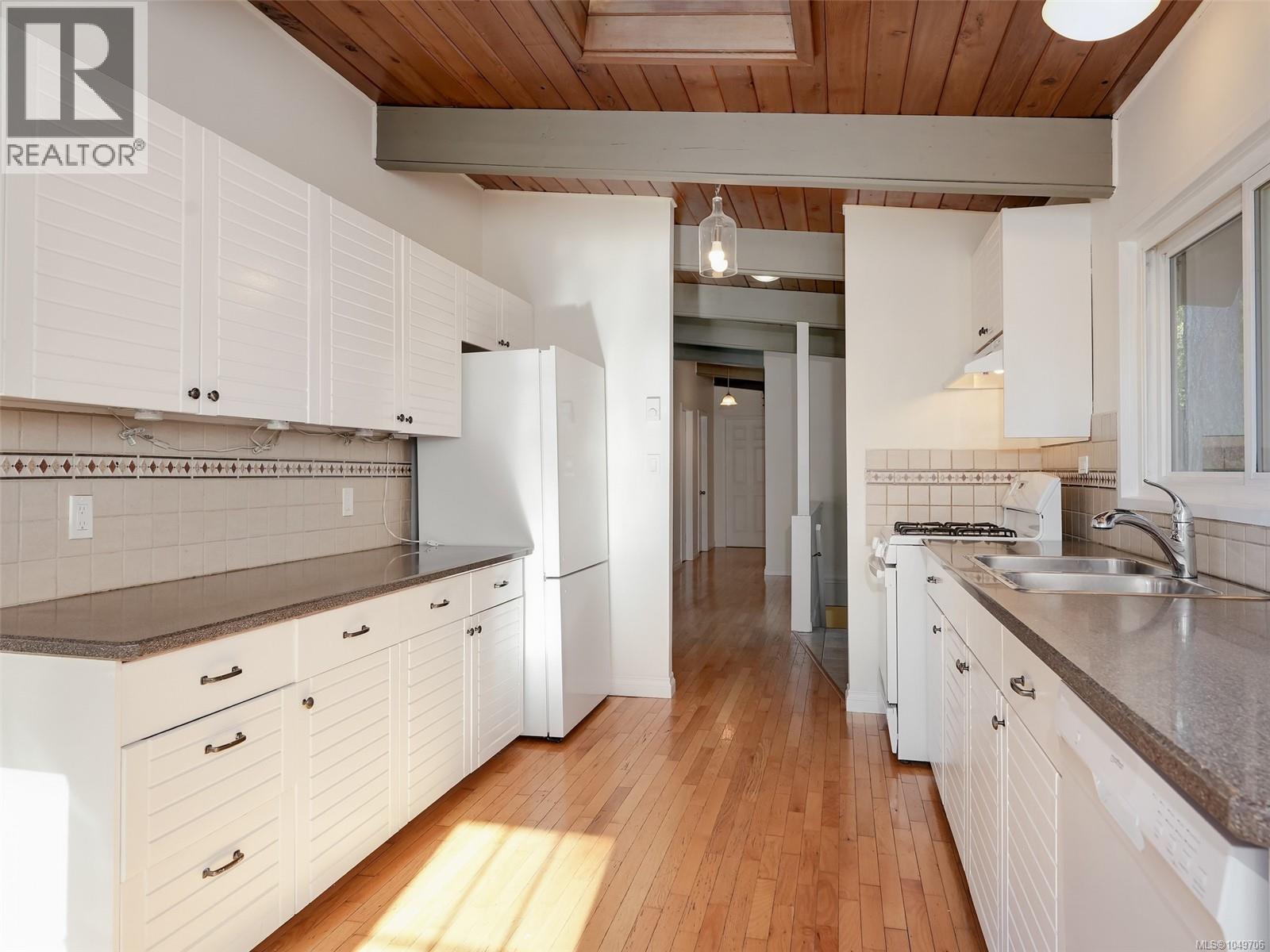 1648 Grant Rd - 12