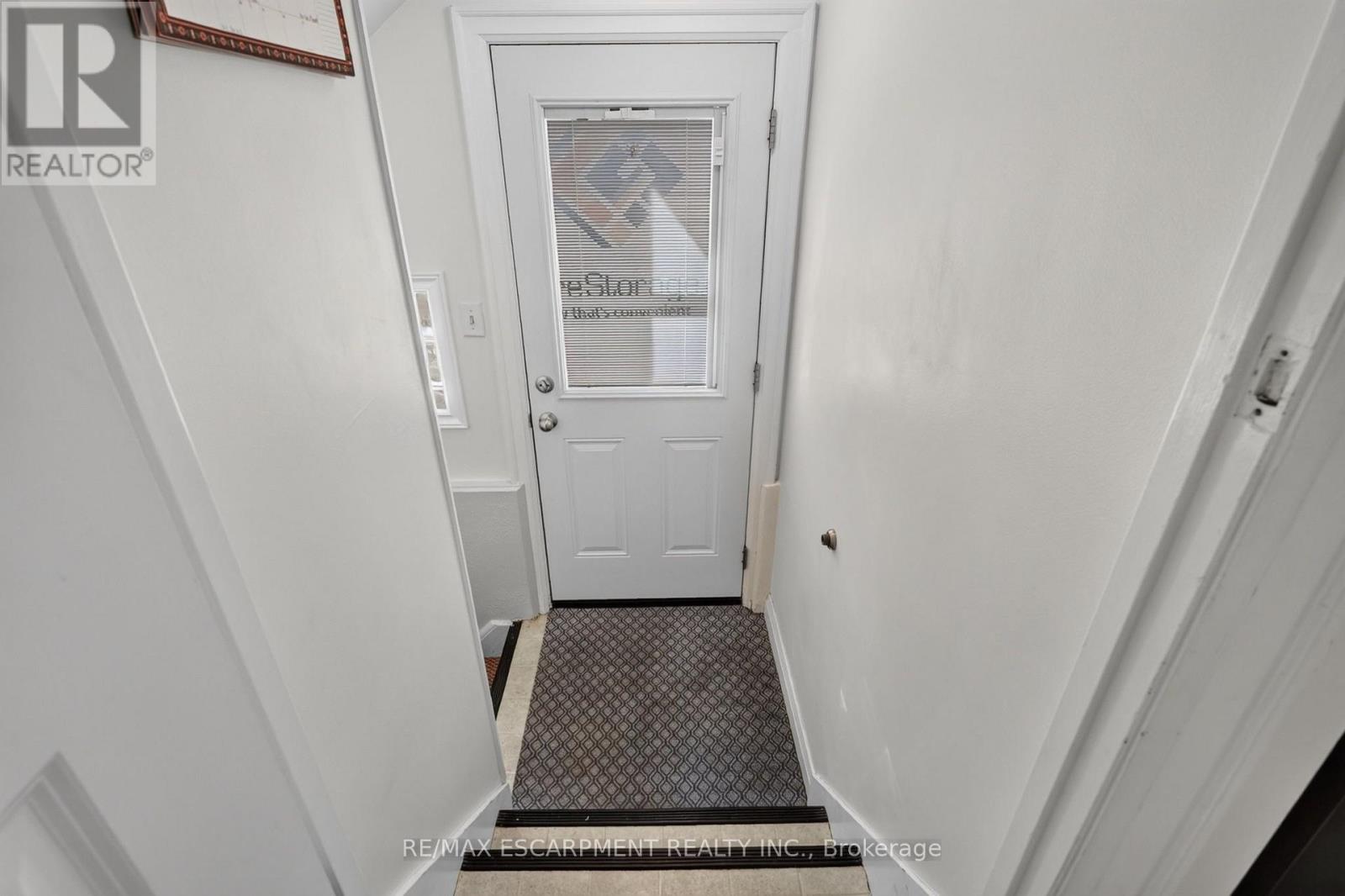 78 CAMERON AVENUE S - 32