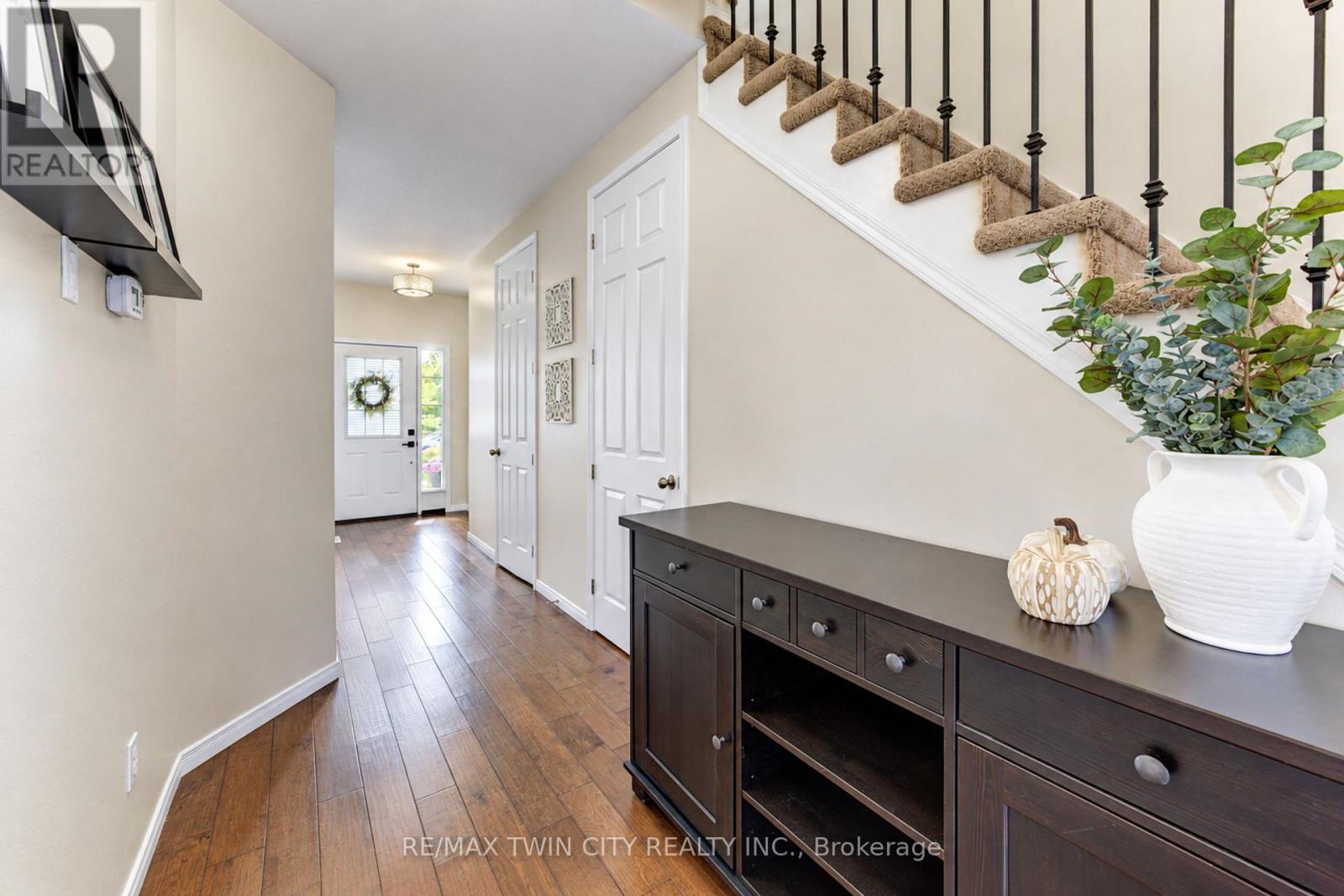 541 BRITTANIA CRESCENT - 11