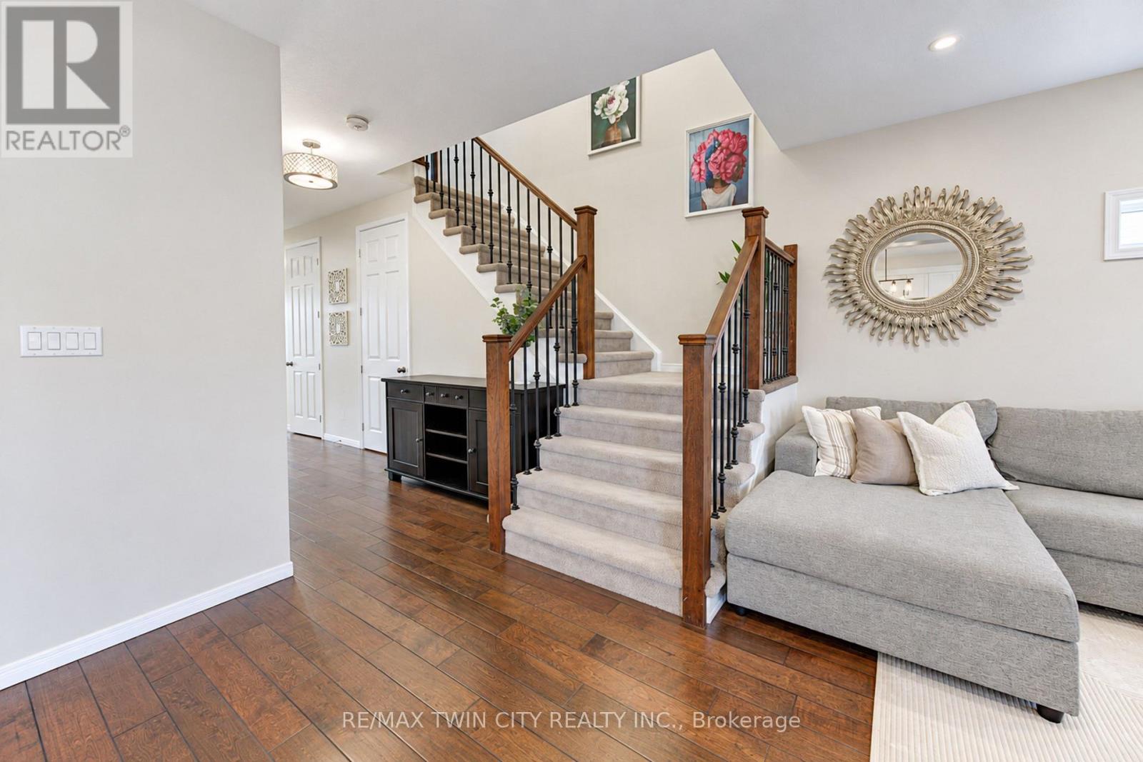 541 BRITTANIA CRESCENT - 18