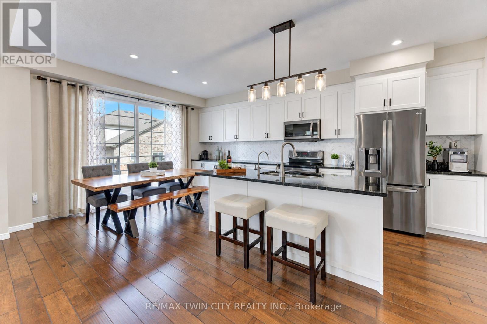 541 BRITTANIA CRESCENT - 20