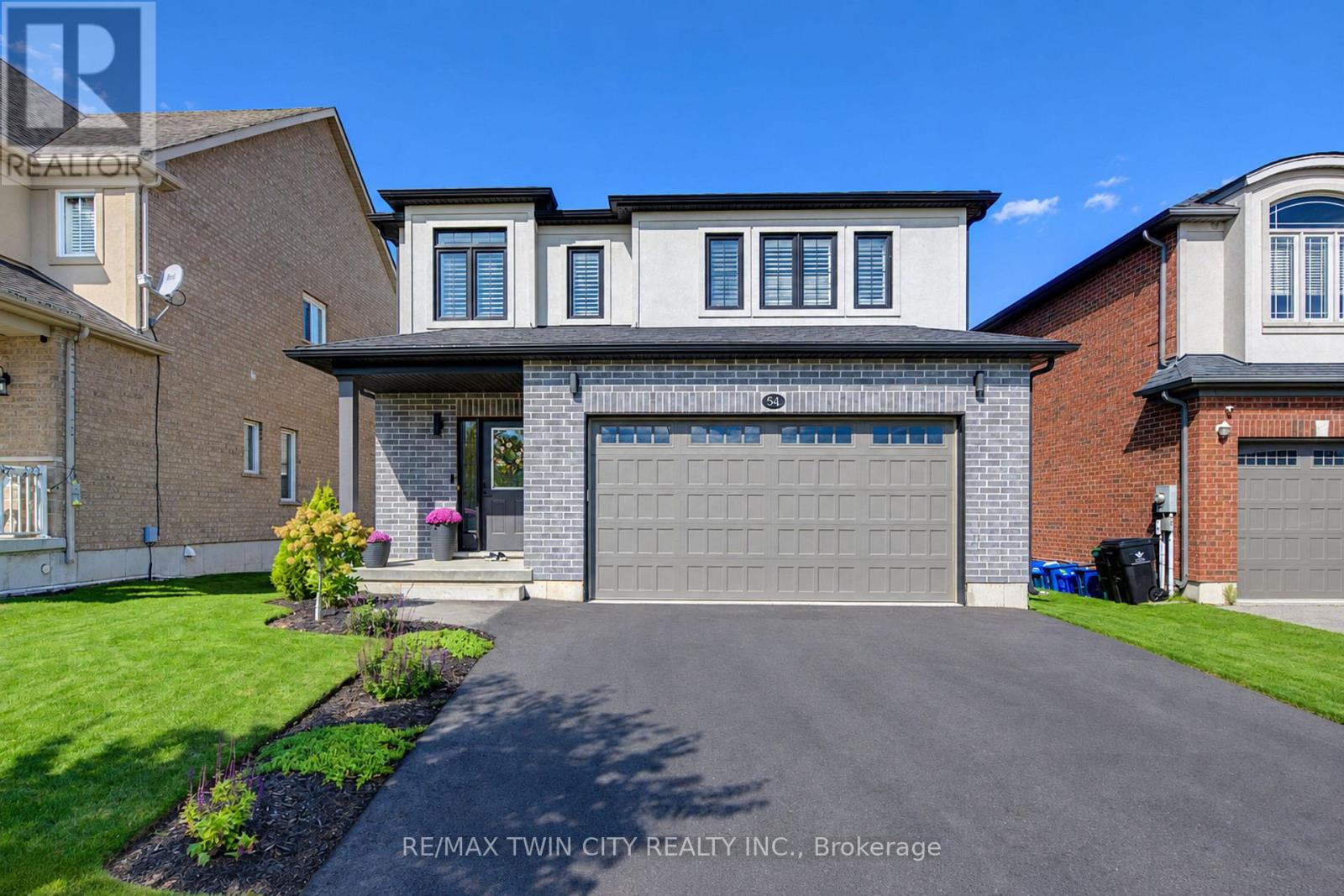 541 BRITTANIA CRESCENT - 3