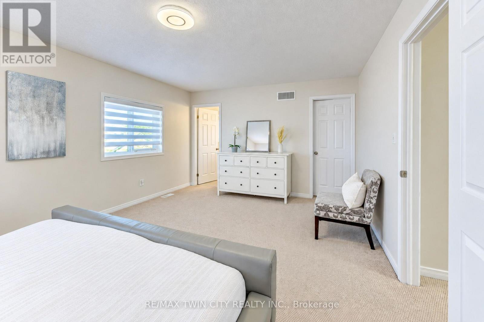 541 Brittania Crescent, Kitchener, ON photo 36
