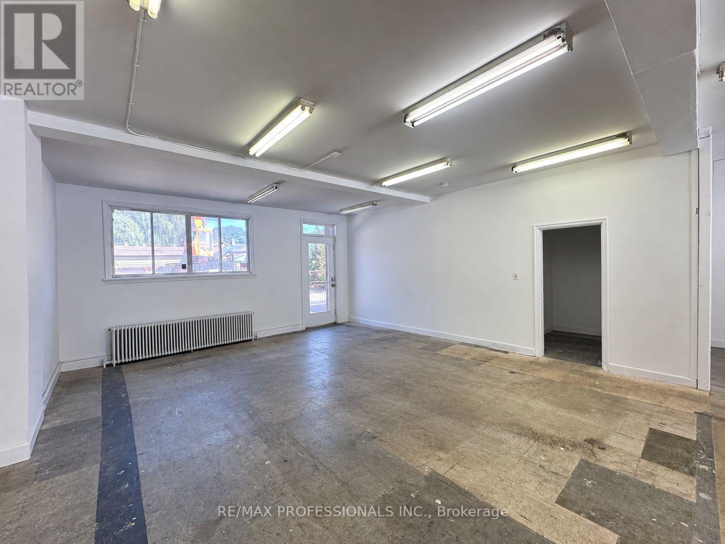 710 The Queensway Avenue — photo 8