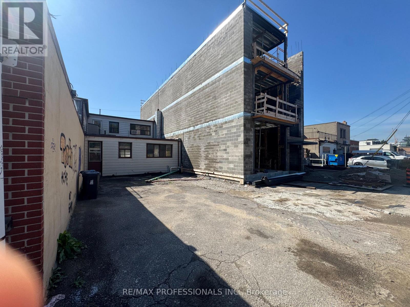 710 The Queensway Avenue — photo 11