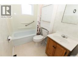 247 Manitoba Avenue, Kerrobert, SK S0L1R0 Photo 12