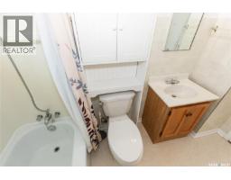 247 Manitoba Avenue, Kerrobert, SK S0L1R0 Photo 13