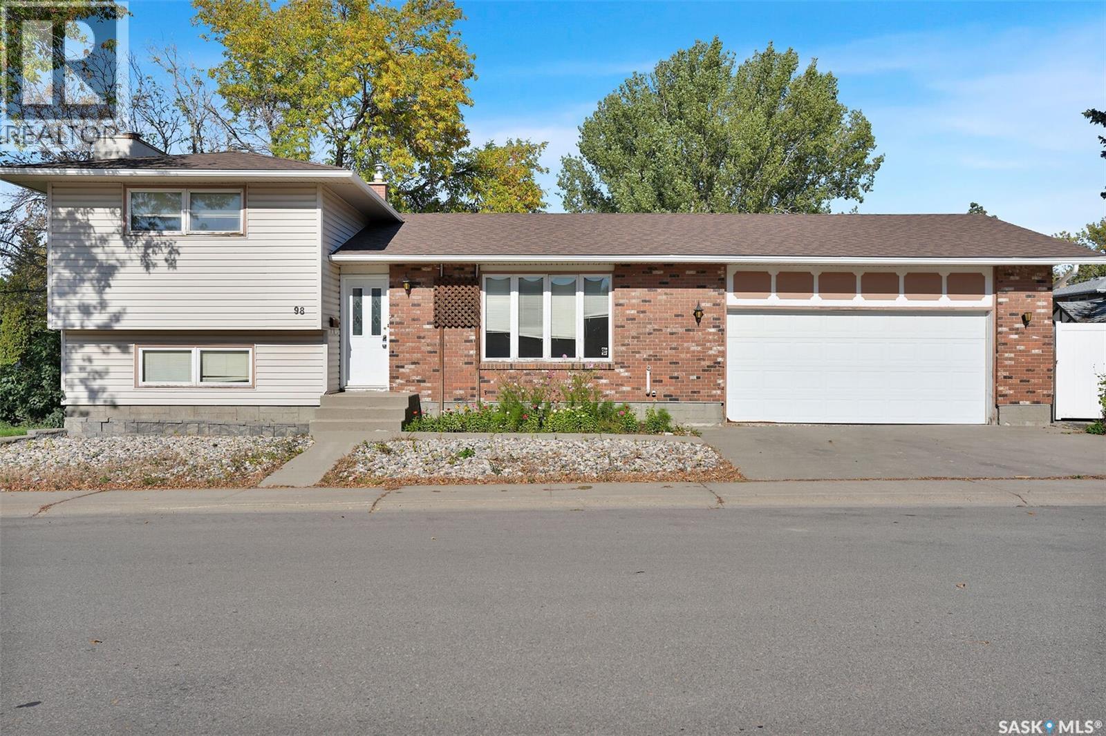 98 Alport CRESCENT - 1